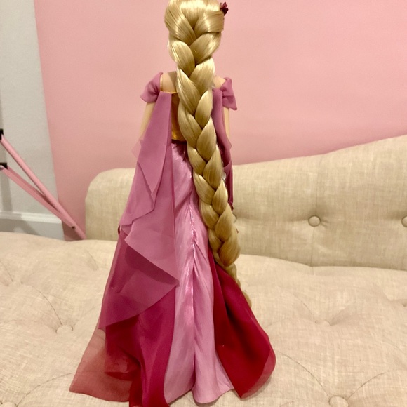 ON HOLD until THURSDAY Disney Store Rapunzel Limited Edition Doll - Picture 5 of 6